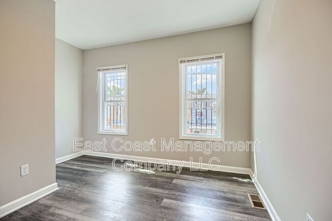 Building Photo - 2408 Llewelyn Ave
