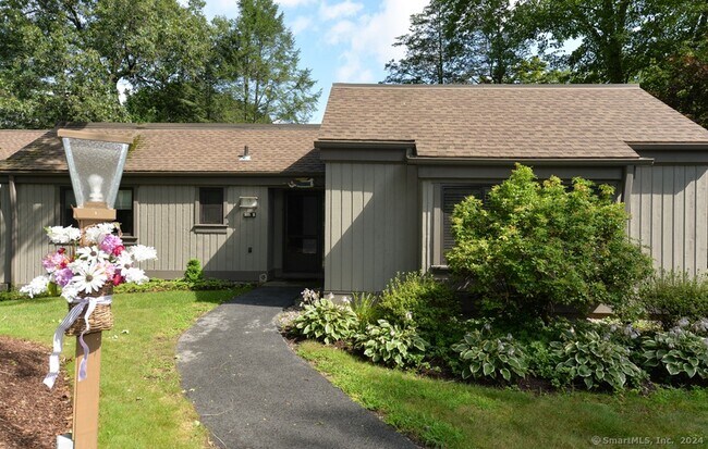 Primary Photo - 595 Heritage Village