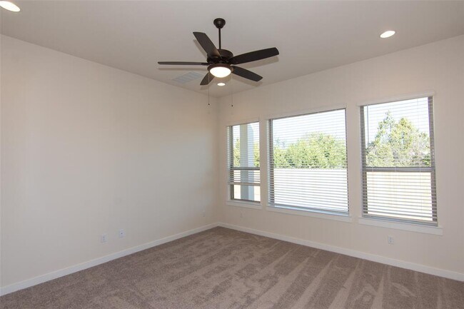Building Photo - 4513 Post Loop