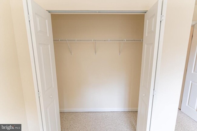 Building Photo - 3500 Sanibel Cir