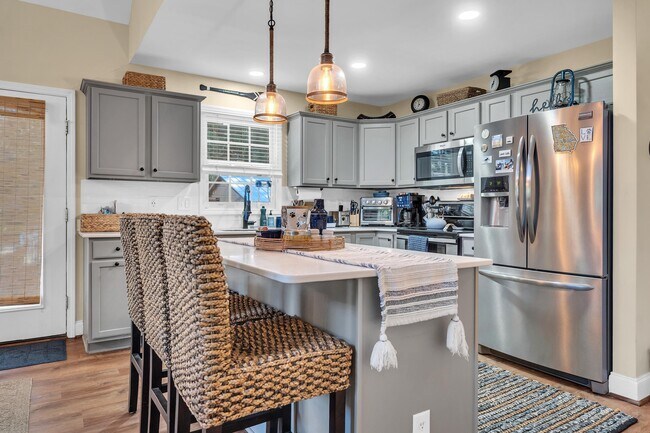 Building Photo - 219 E River Bend Dr