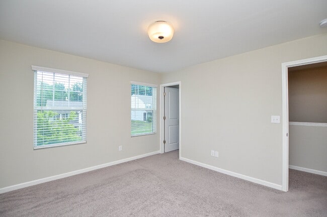 Building Photo - Spacious 4 Bedroom Home with 1st Floor Primary Suite in Austen Lakes  4 Bedrooms | 2.5 Bathrooms ...