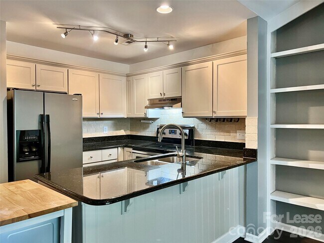 Building Photo - 3306 Selwyn Farms Ln