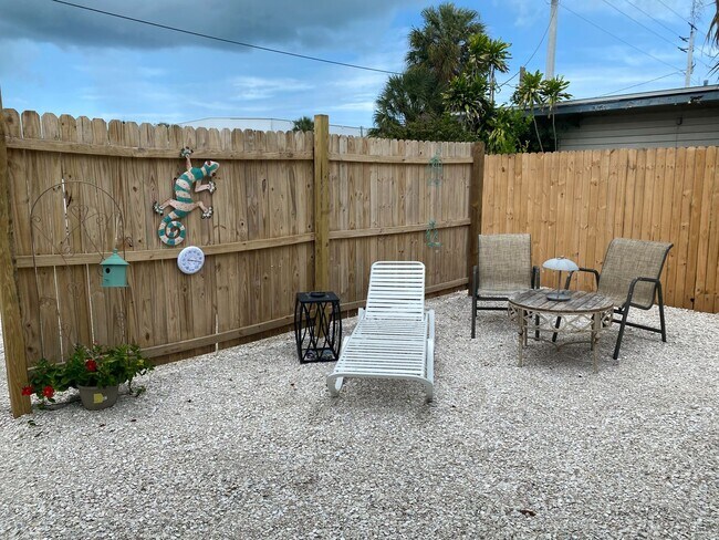 Building Photo - Nokomis Beachy Bungalow (Off Season)