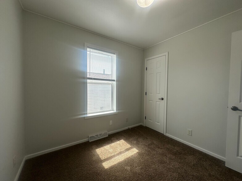 Building Photo - 1961 Four Seasons Dr