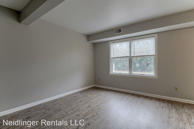 Building Photo - 555 Alison Dr