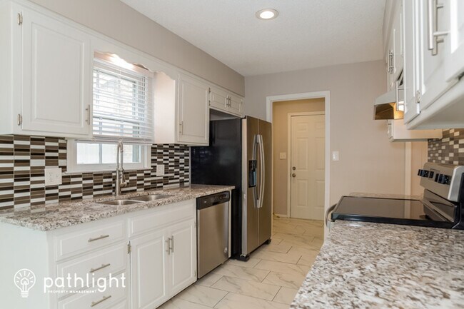 Building Photo - 414 S Cardinal Drive, Olathe, KS, 66062