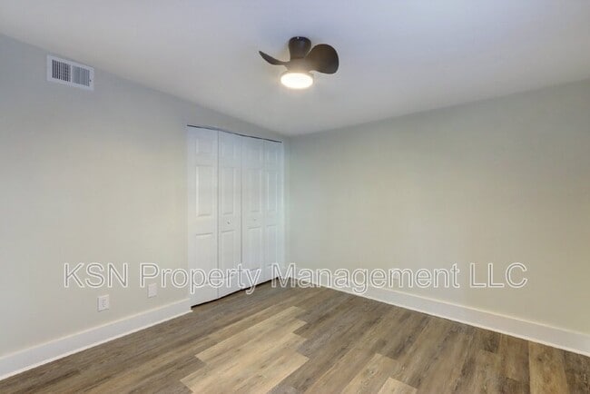Building Photo - 543 E Harris St