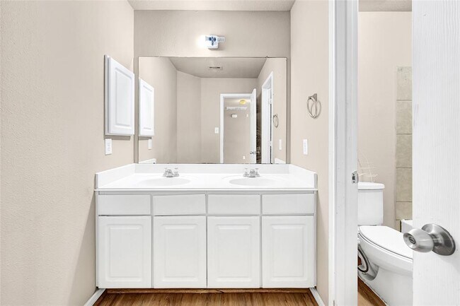 Building Photo - 3007 Apple Dale Dr