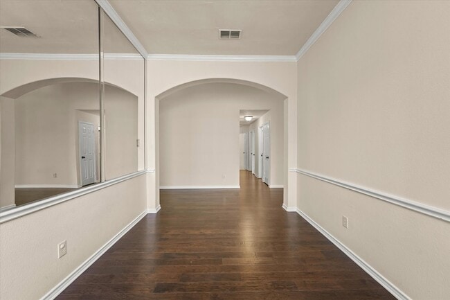 Building Photo - 1319 Lakeridge Ln