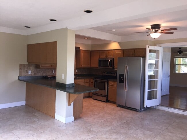 Building Photo - Spacious 3-Bedroom Home in Rio Vista - One Block from the River!