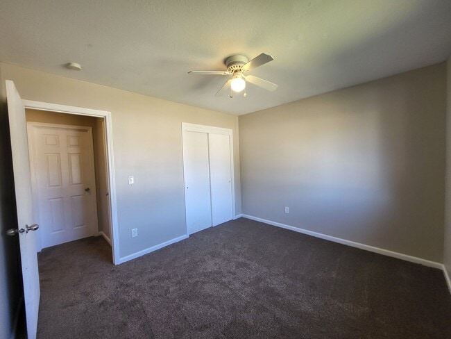 Building Photo - 4 Bedroom split-level home with garage!