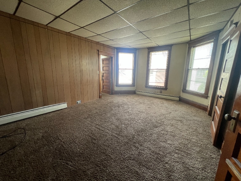 Building Photo - 124 Spruce St