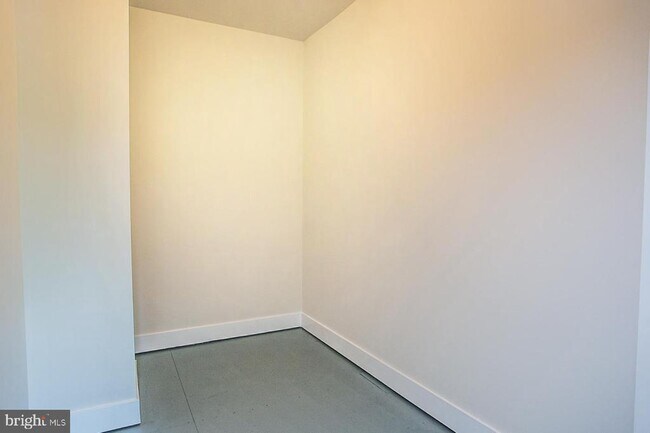 Building Photo - 665 Levering St
