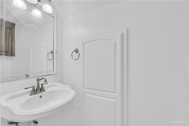 Building Photo - 17 N 5th St