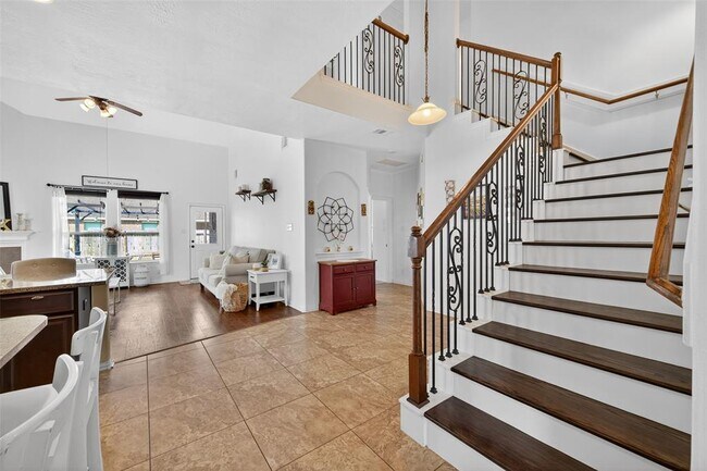 Building Photo - 2422 Blue Jay Ln