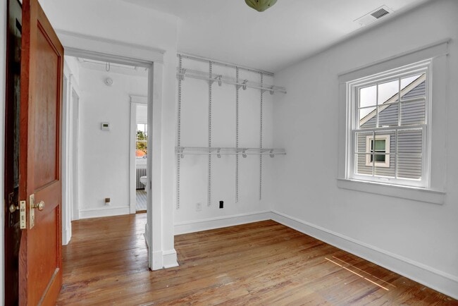 Building Photo - Charming & Upgraded 3BR Home in Arbutus wi...