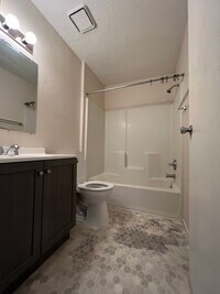 Building Photo - Spacious 2 Bedroom Apartment Near Mayo Clinic and Emplify Health