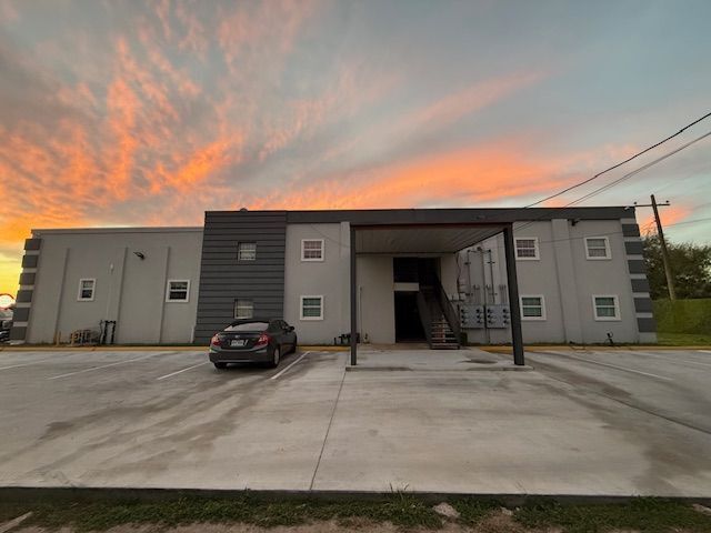 Building Photo - 500 N Broadway St