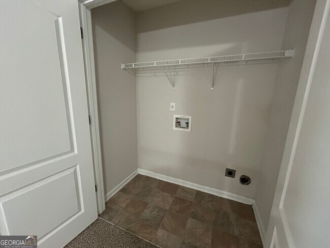 Building Photo - 6533 Silk Tree Pointe