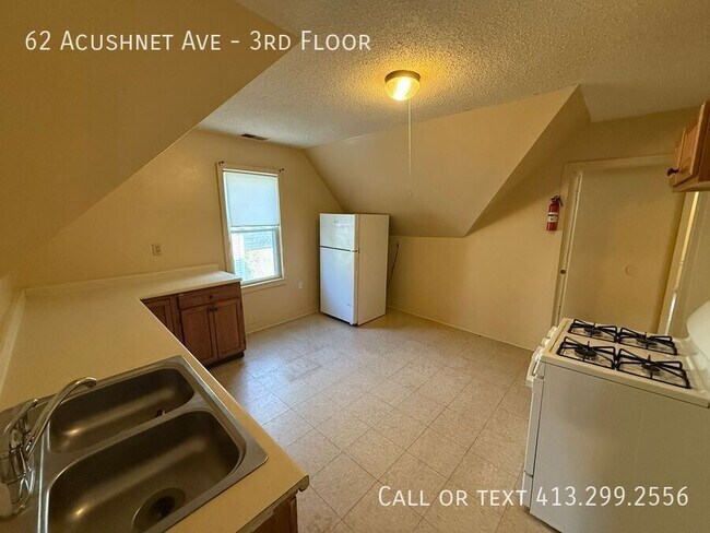 Building Photo - 62 Acushnet Ave