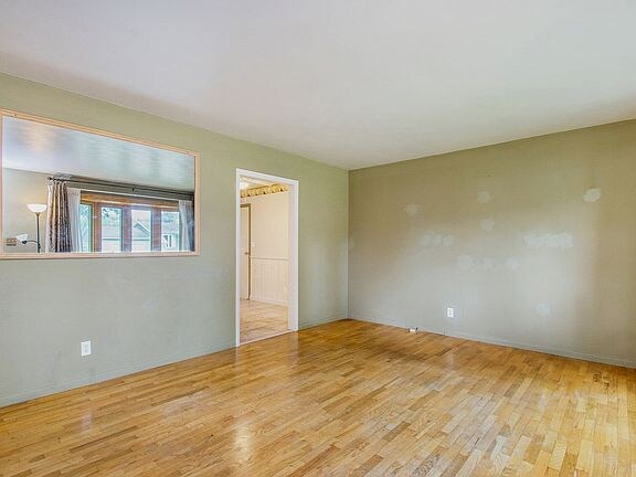 Building Photo - 30830 Lincoln Dr