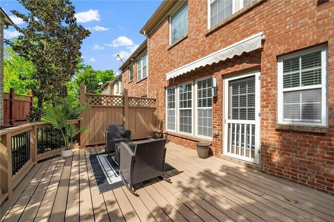 Building Photo - 2872 Overlook Way NE