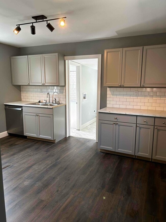 Building Photo - Newly Renovated 2-Bedroom Home in South Scranton – Modern Comfort & Prime Location!