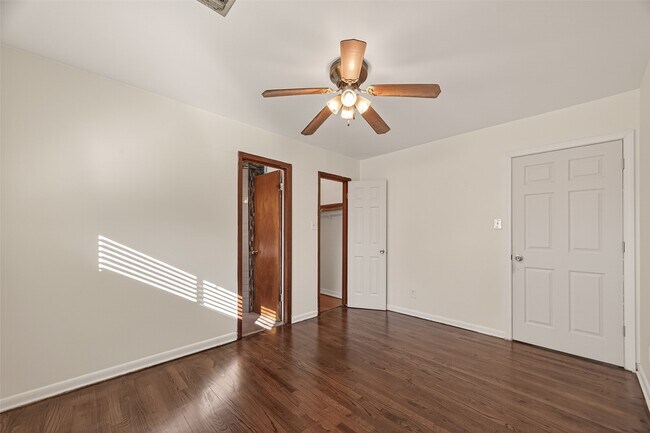 Building Photo - 8726 Glenloch Dr