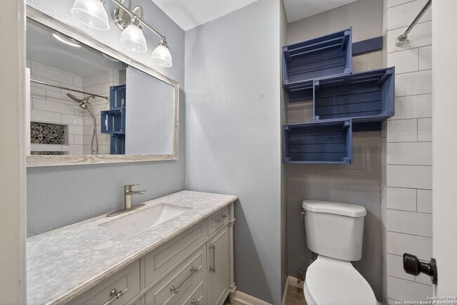 Building Photo - 2415 Moss Terrace