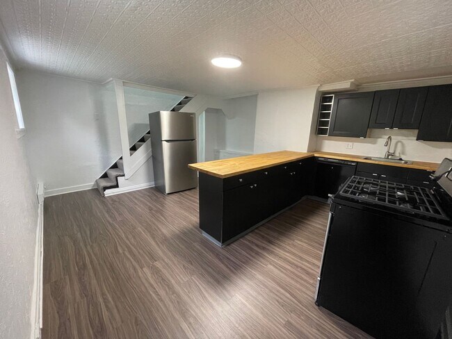 Building Photo - AVAILABLE MAY 2026 - Spacious 3 Bedroom Home w/ Non-Traditional Layout!