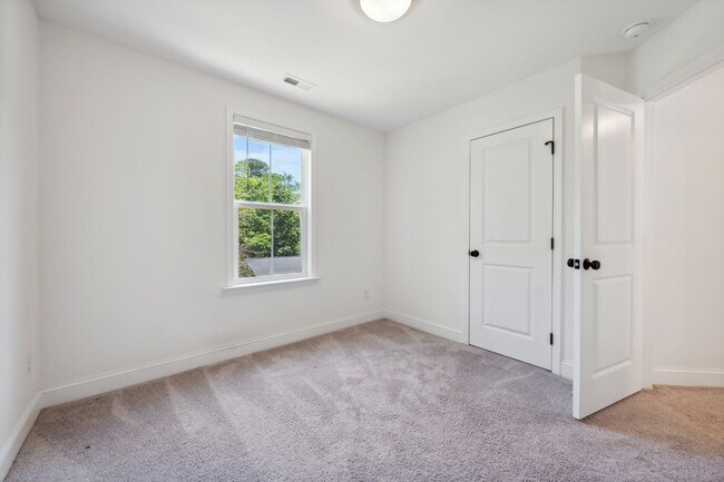 Building Photo - 2804 Cannada Ave