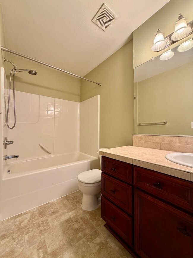 Building Photo - **FREE TWO WEEKS RENT** Sophisticated Beaverton Townhome with Multiple Floor Spacious Layout- Gre...