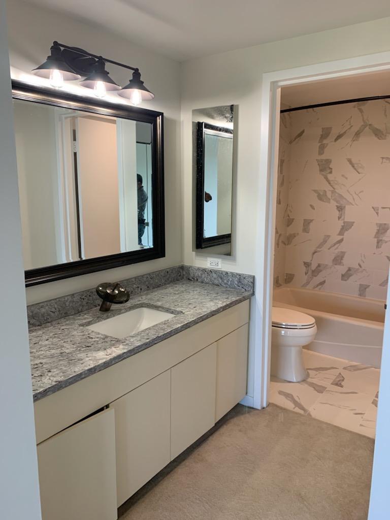 Vanity Area - 1530 Key Blvd