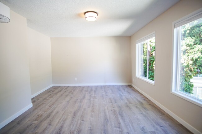Building Photo - Spring Special: Spacious 2 Bedroom with St...
