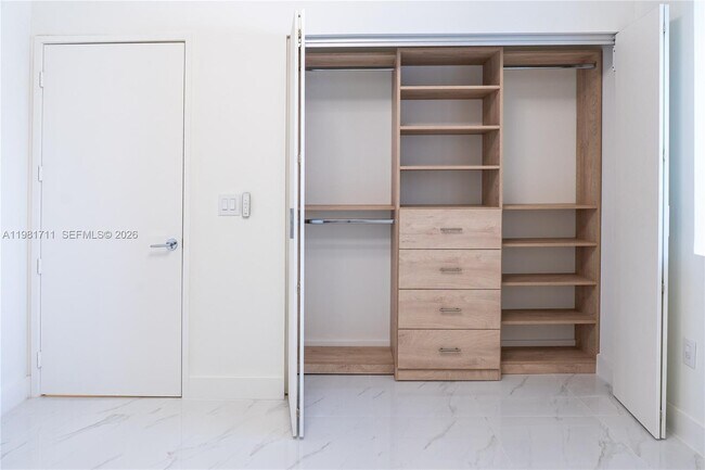 Building Photo - 700 NE 24th St