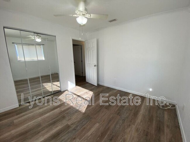 Building Photo - 537 Sacramento St