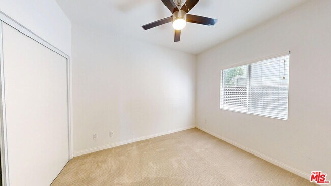 Building Photo - 4557 Haskell Ave