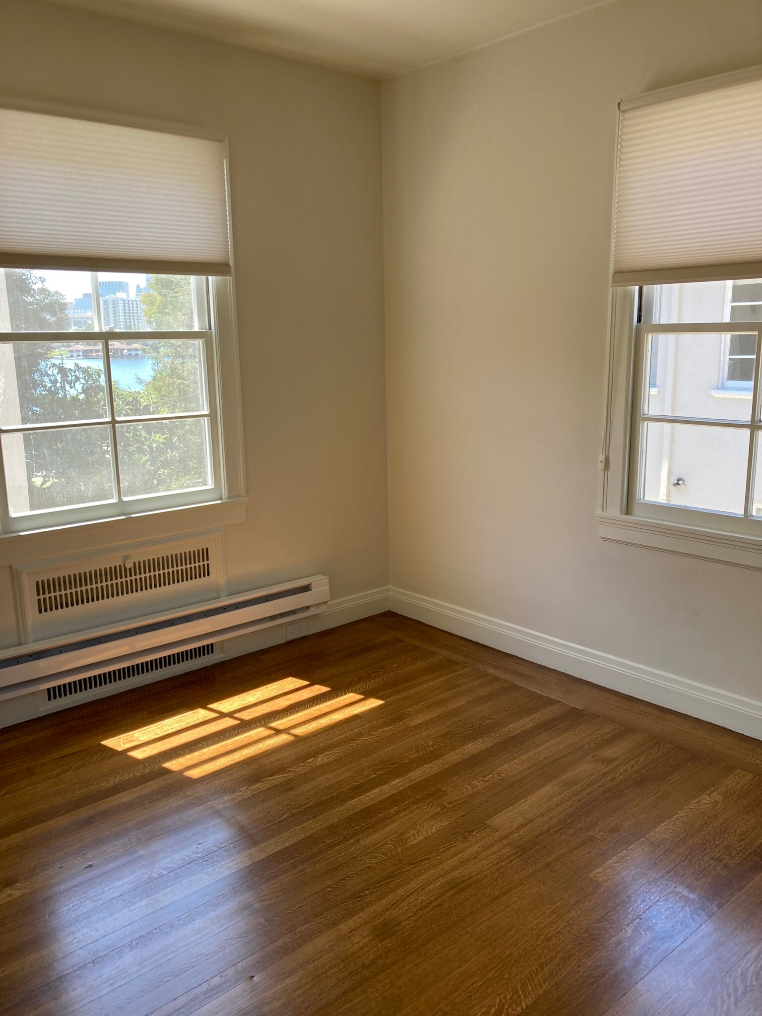 Second smaller bedroom - 271 Wayne Ave