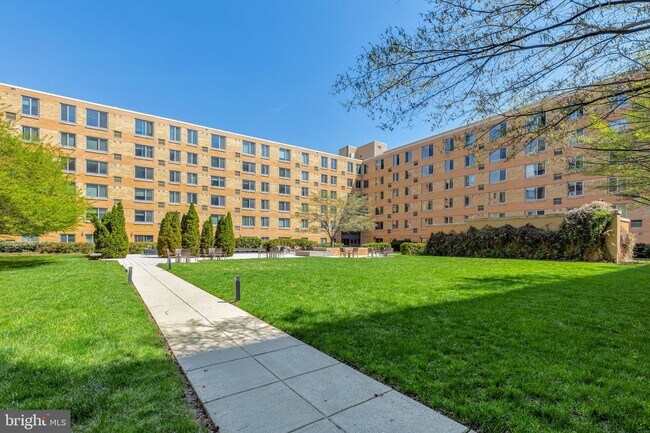 Building Photo - 440 L St NW