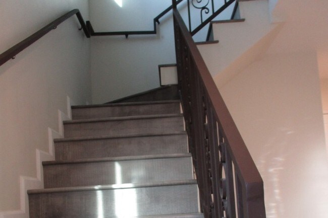 Building Photo - 6516 Beck Ave