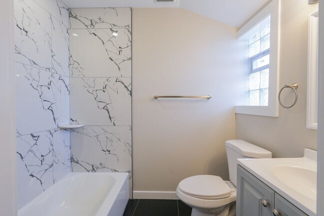 Building Photo - 1335 S 8th St