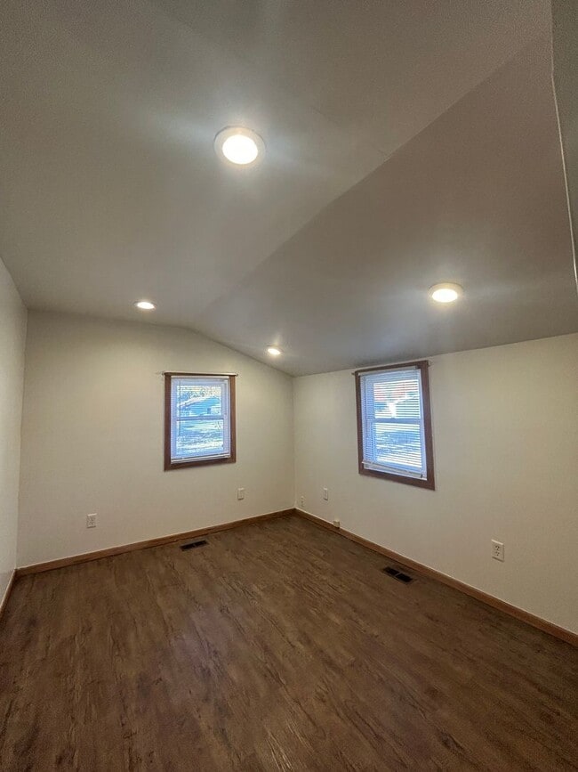 Building Photo - Updated 3 Bedroom House!