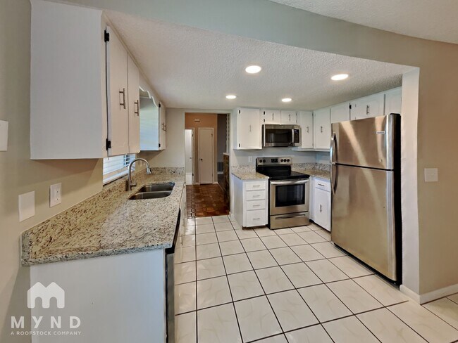 Building Photo - 11136 Mercedes St