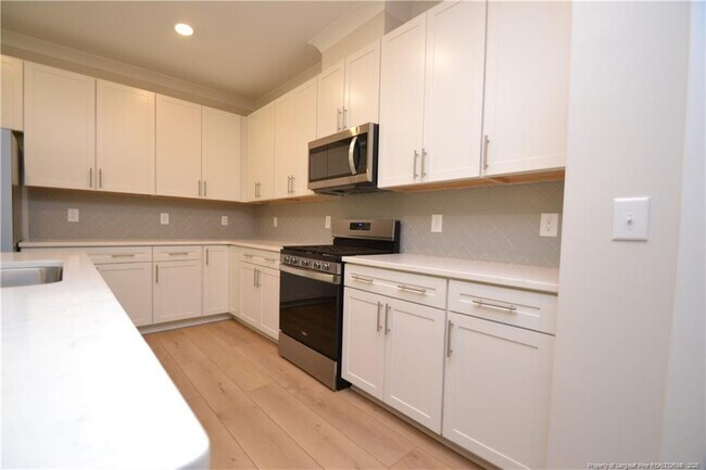 Building Photo - 2129 Seneca Dr