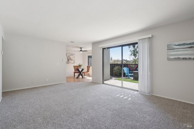 Building Photo - 900 Cambridge Dr