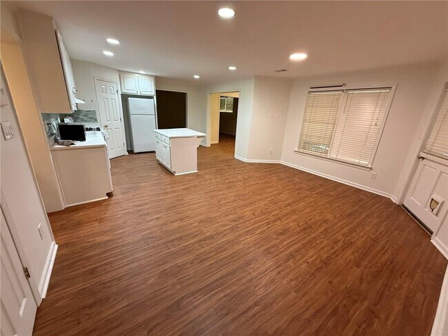 Building Photo - 305 Pilgrimage Point
