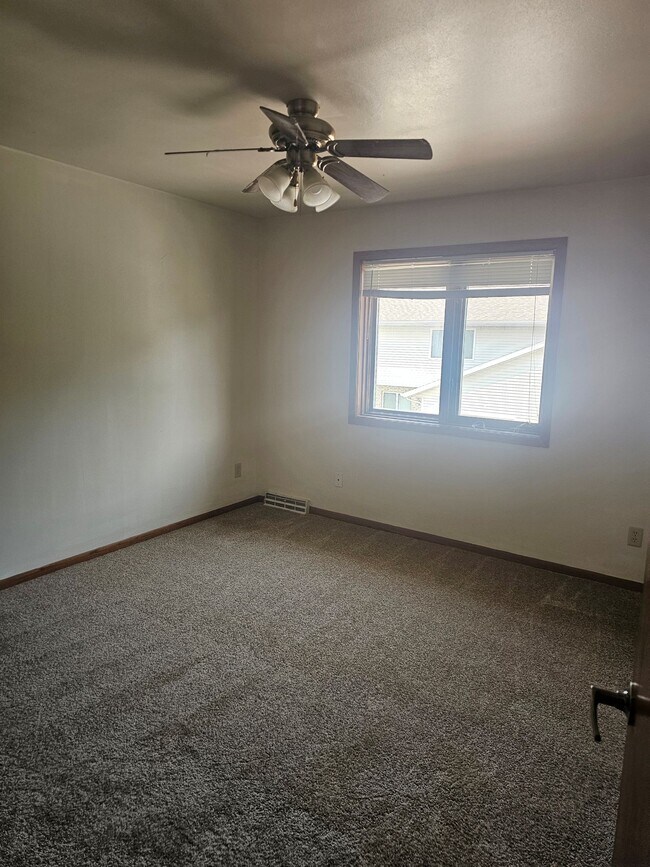 bedroom 2 - 741 Aspen Ave