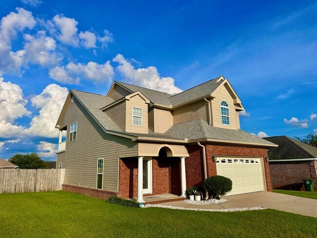 Building Photo - Available NOW -104 Planters Court