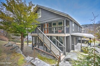 Building Photo - 628 Hudson St